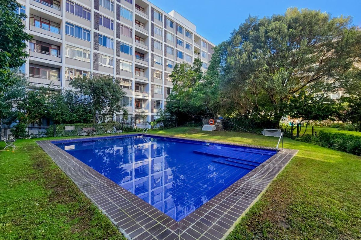 Bauhaus Beauty - A Renovated Garden-facing Studio Apartment - Photo 3