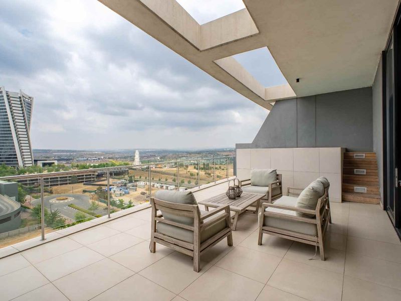 Fully Furnished 2 bedroom penthouse for sale at Ellipse - Photo 2