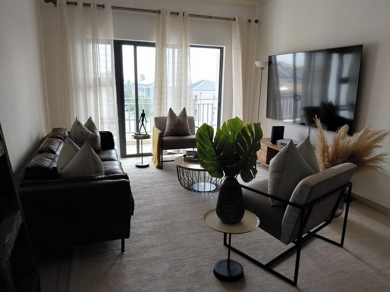 Modern 2-bedroom, 1 bathroom Apartment at Kengies Square - Photo 10