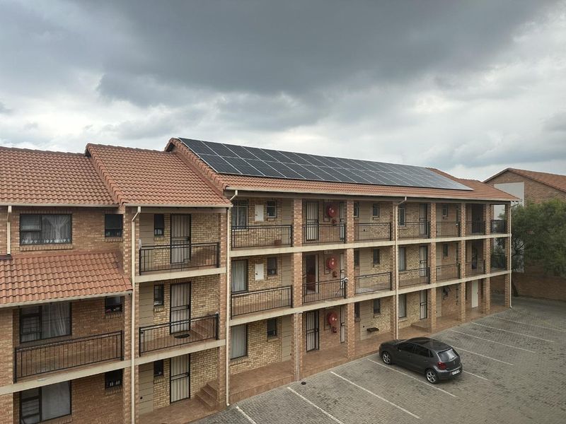 TWO BEDROOM APARTMENT IN SUMMERFIELDS ESTATE : 1 JULY 2026 - Photo 2