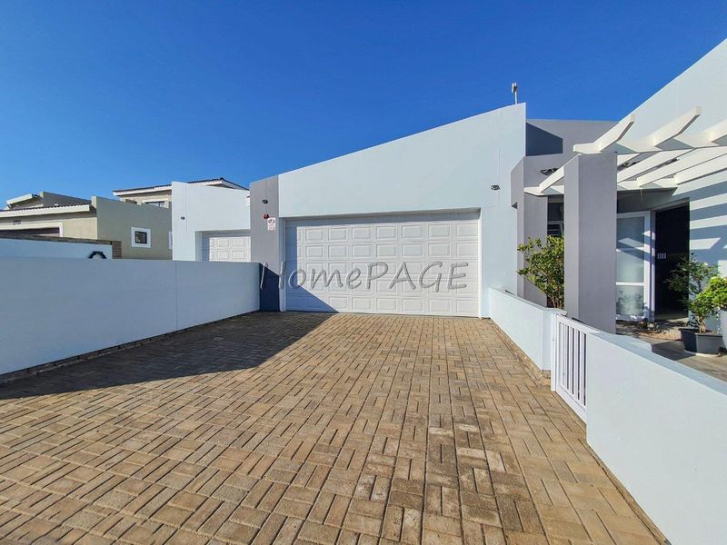 Ext 11 (Sun Bay), Henties Bay:  Neat 3 Bedr Home with 1 Bedr Flat is for Sale - Photo 3