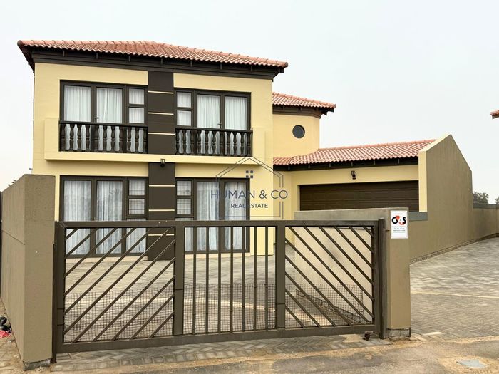 Property #2413315, House For Sale in Fairways Estate