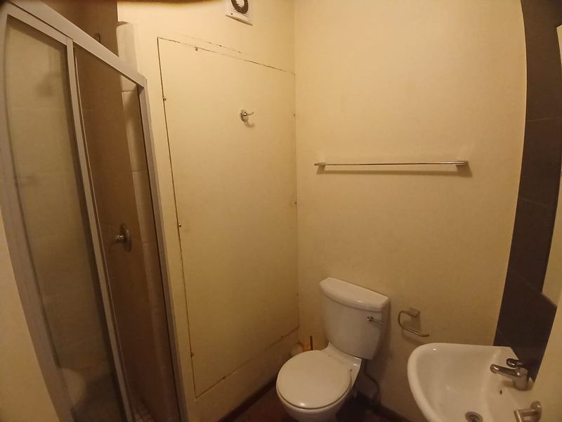 ROOM TO RENT IN SHARED APARTMENT - Photo 8