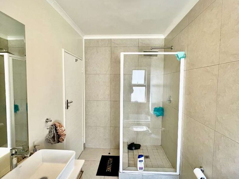 Lovely Upmarket One Bedroom Apartment in Modderfontein Up for a Grab! - Photo 10