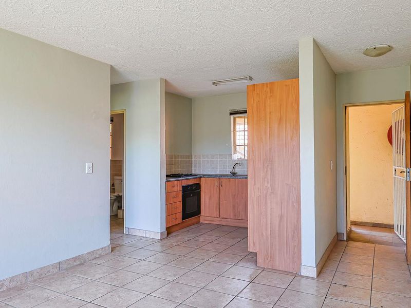 For the Upwardly Mobile - A Perfect One Bedroom Apartment - Photo 5