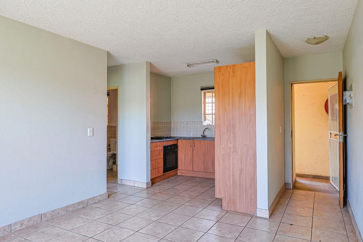 For the Upwardly Mobile - A Perfect One Bedroom Apartment - Photo 5