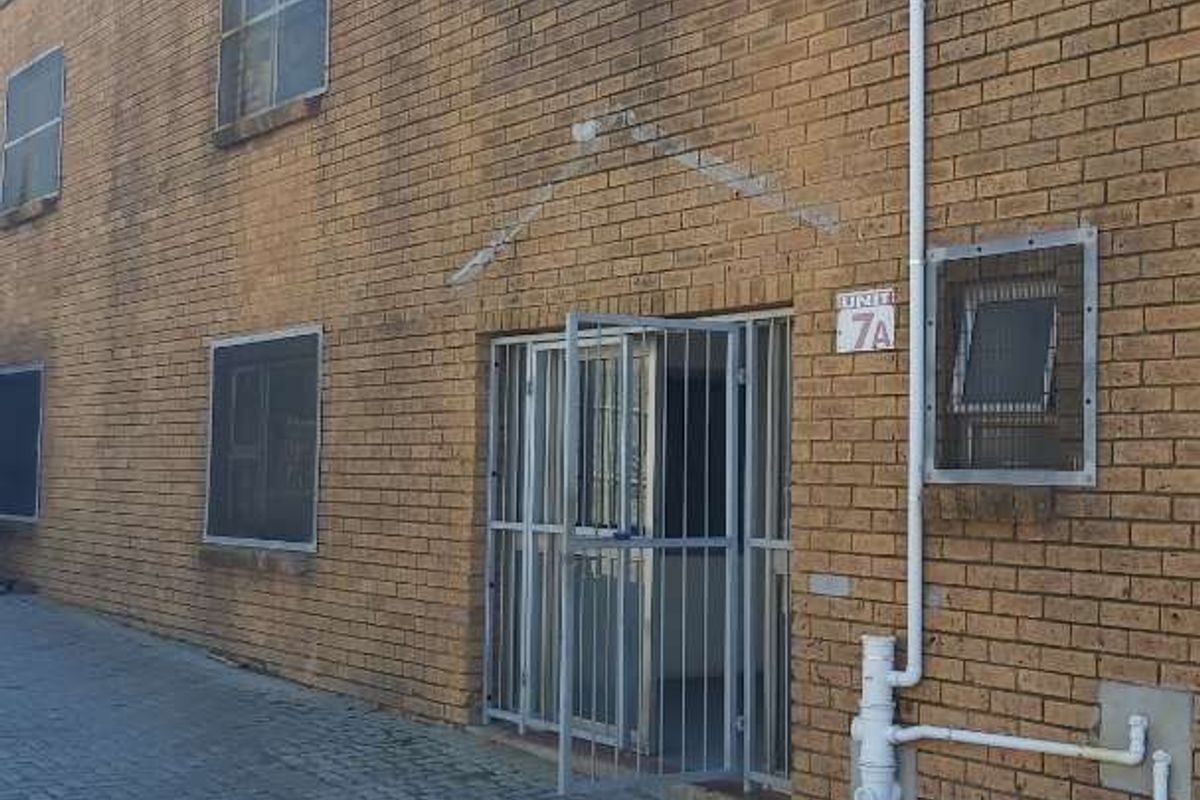 Warehouse/Distribution/manufacturing facility to let in Sidwell. - Photo 3