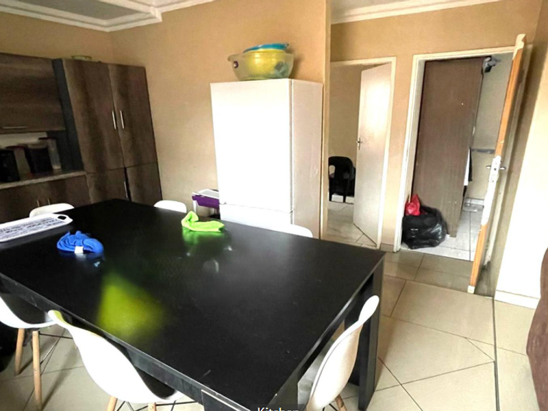 Neat and spacious family home situated in Dixon - Photo 7