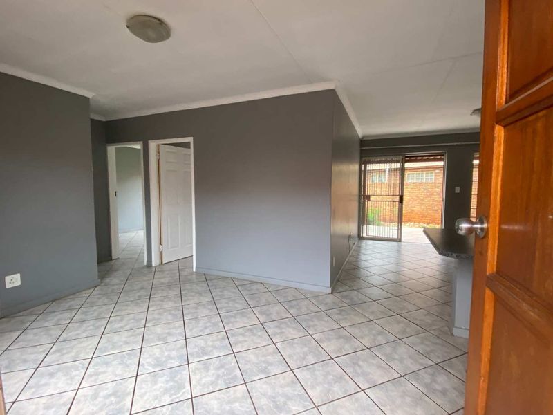 2 Bedroom Townhouse in Highveld. - Photo 2