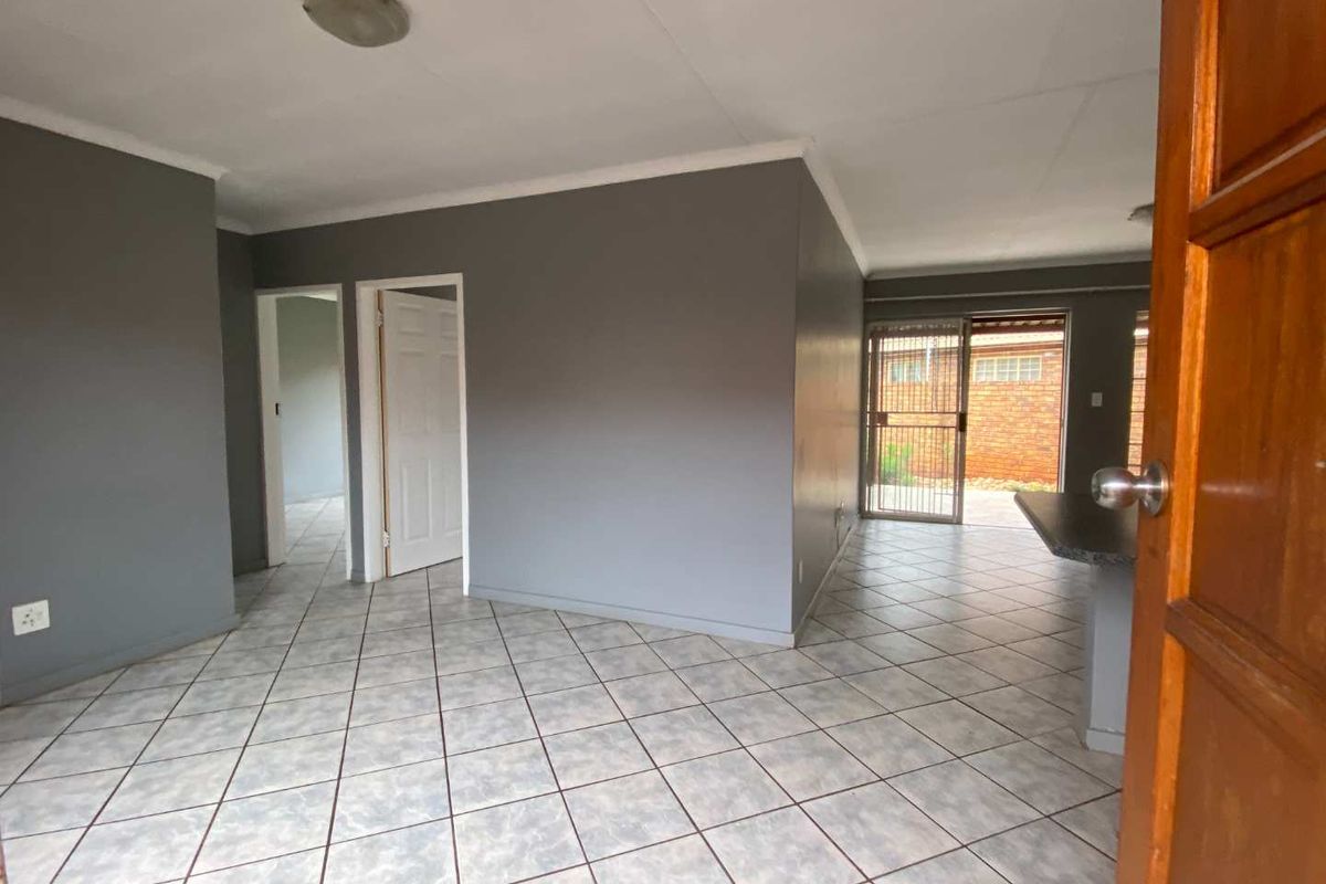 2 Bedroom Townhouse in Highveld. - Photo 2