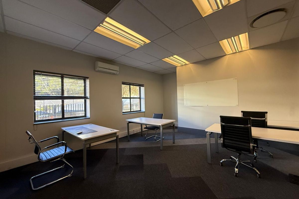 Prime 45m2 Ground Floor Office Suite To Let at 16 Fricker Road | Immediate Occupation - Photo 4