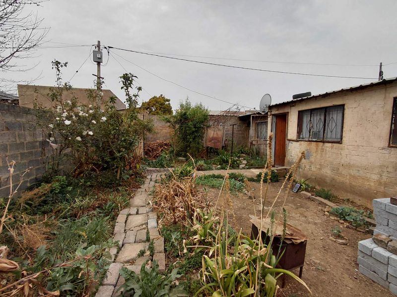 Transform This Fixer-Upper into Your Dream Home Near Eyethu Mall!" - Photo 5