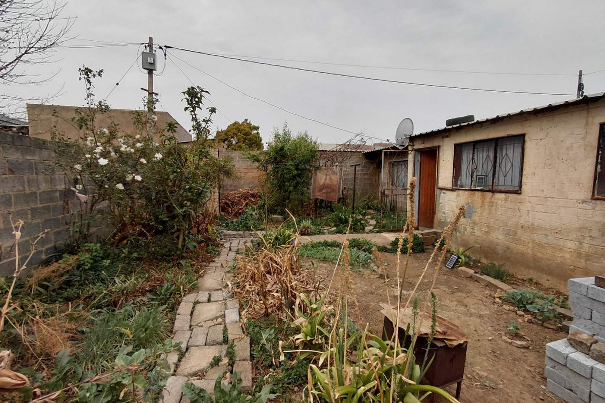 Transform This Fixer-Upper into Your Dream Home Near Eyethu Mall!" - Photo 5