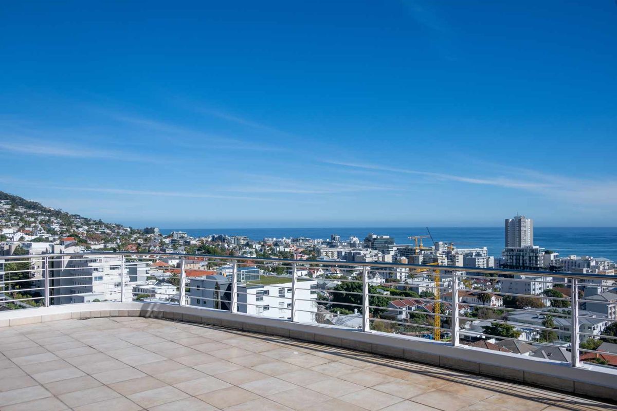 Most Sought After! 2 Bedrooms Sea Point. - Photo 3