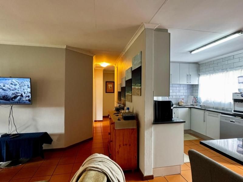 Fabulous Three bedroom House for  in Die Wilgers - Photo 3