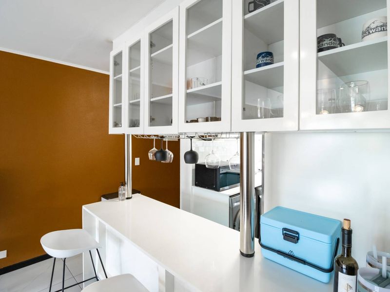 Stylish 2 Bed, 1 bath apartment for sale in Bryanston - Photo 7