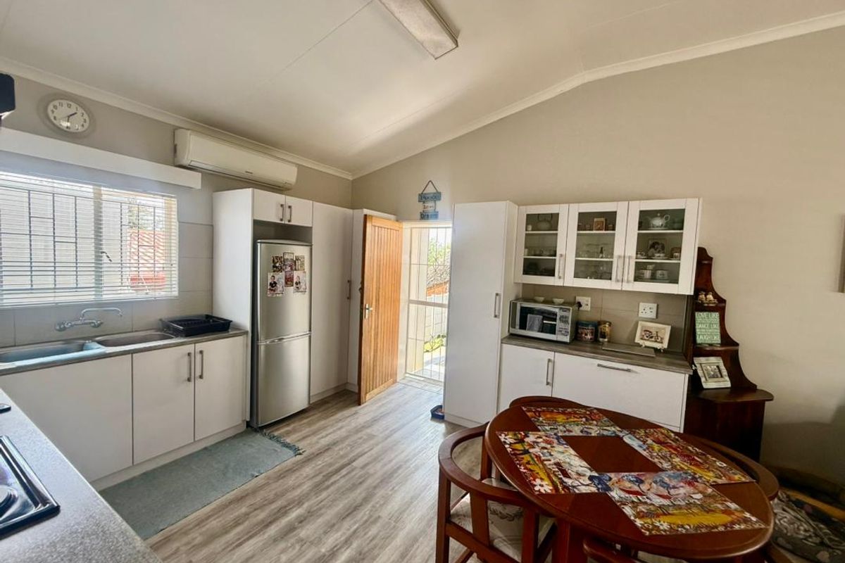 3 Bedroom House TO LET in Kleine Kuppe - Photo 3