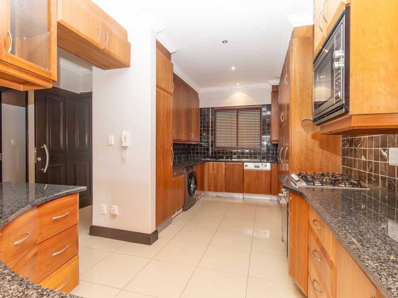 STUPENDUS 2 BEDROOM APARTMENT IN THE ICONIC AMAZONAS FOR SALE - Photo 10