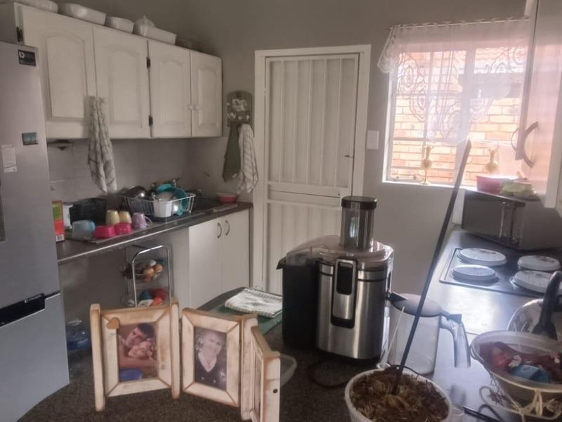 BEAUTIFUL TOWNHOUSE FOR SALE IN SECURE COMPLEX!!!! - Photo 5