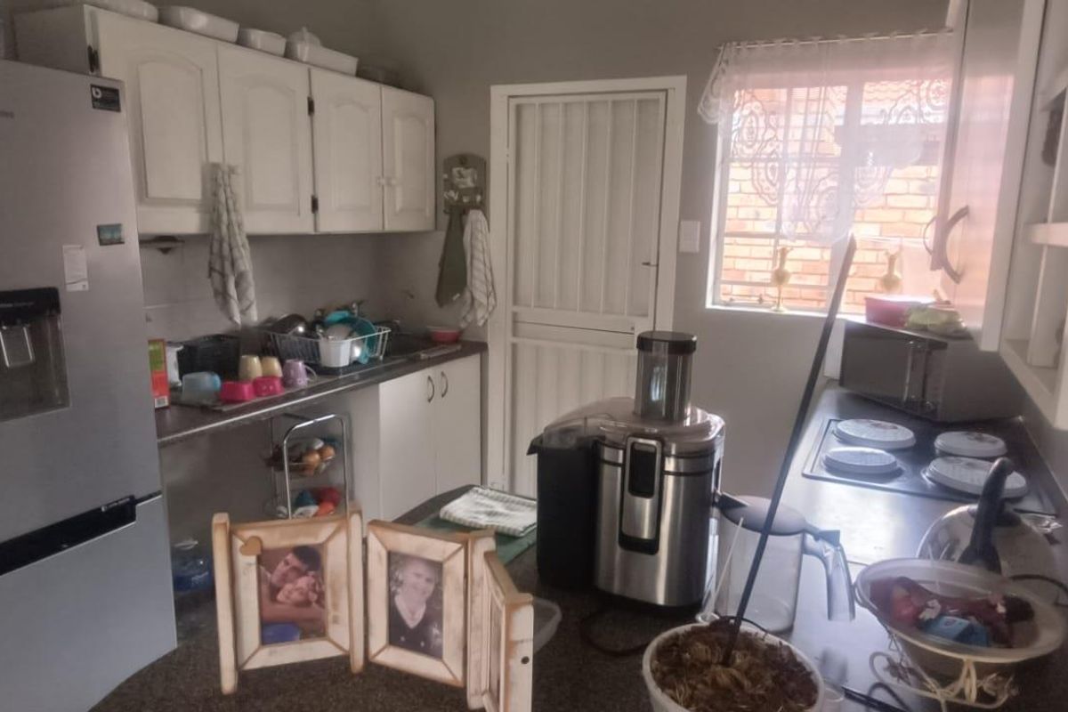 BEAUTIFUL TOWNHOUSE FOR SALE IN SECURE COMPLEX!!!! - Photo 5