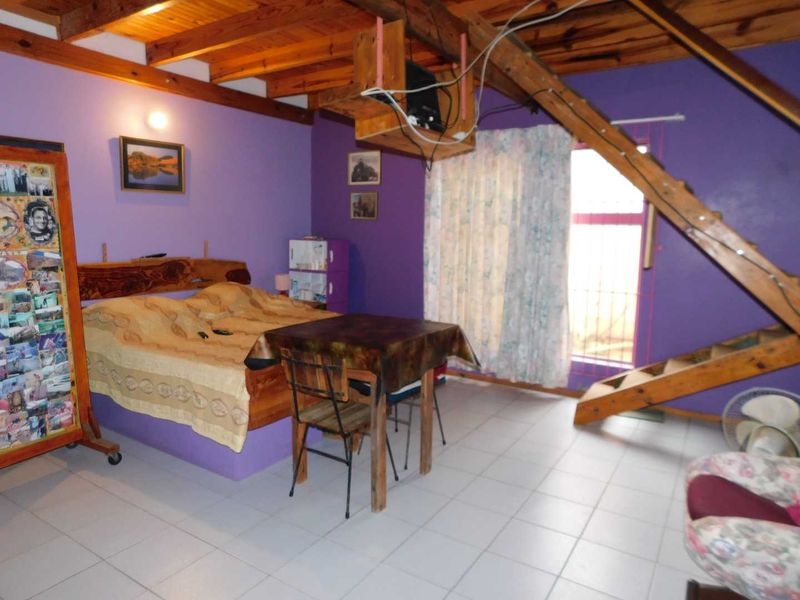 Spacious Double-Storey Home for Sale in Henties Bay (Noord Duin) - Photo 3