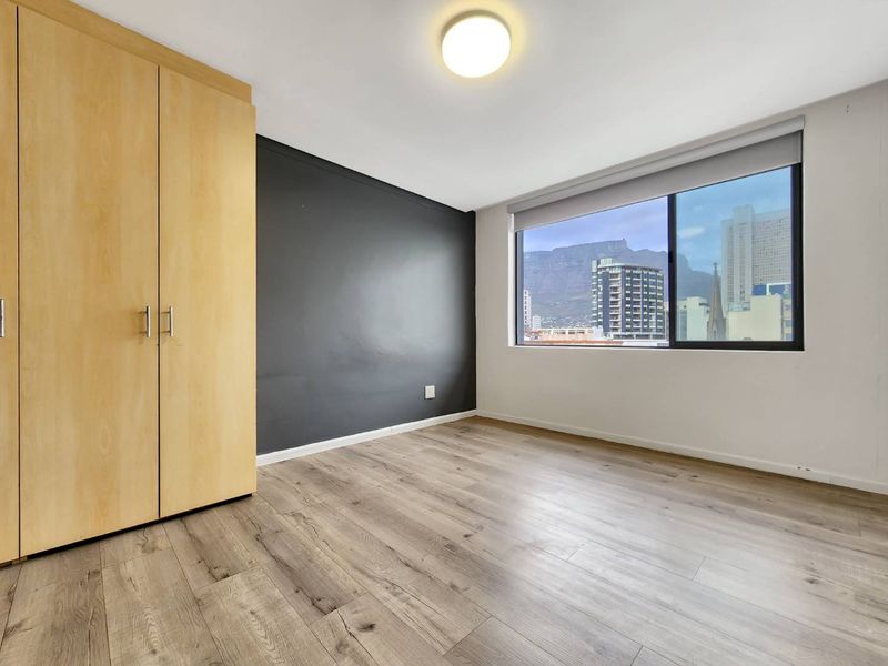 3 Bedroom Apartment in Greenmarket Place - Photo 2