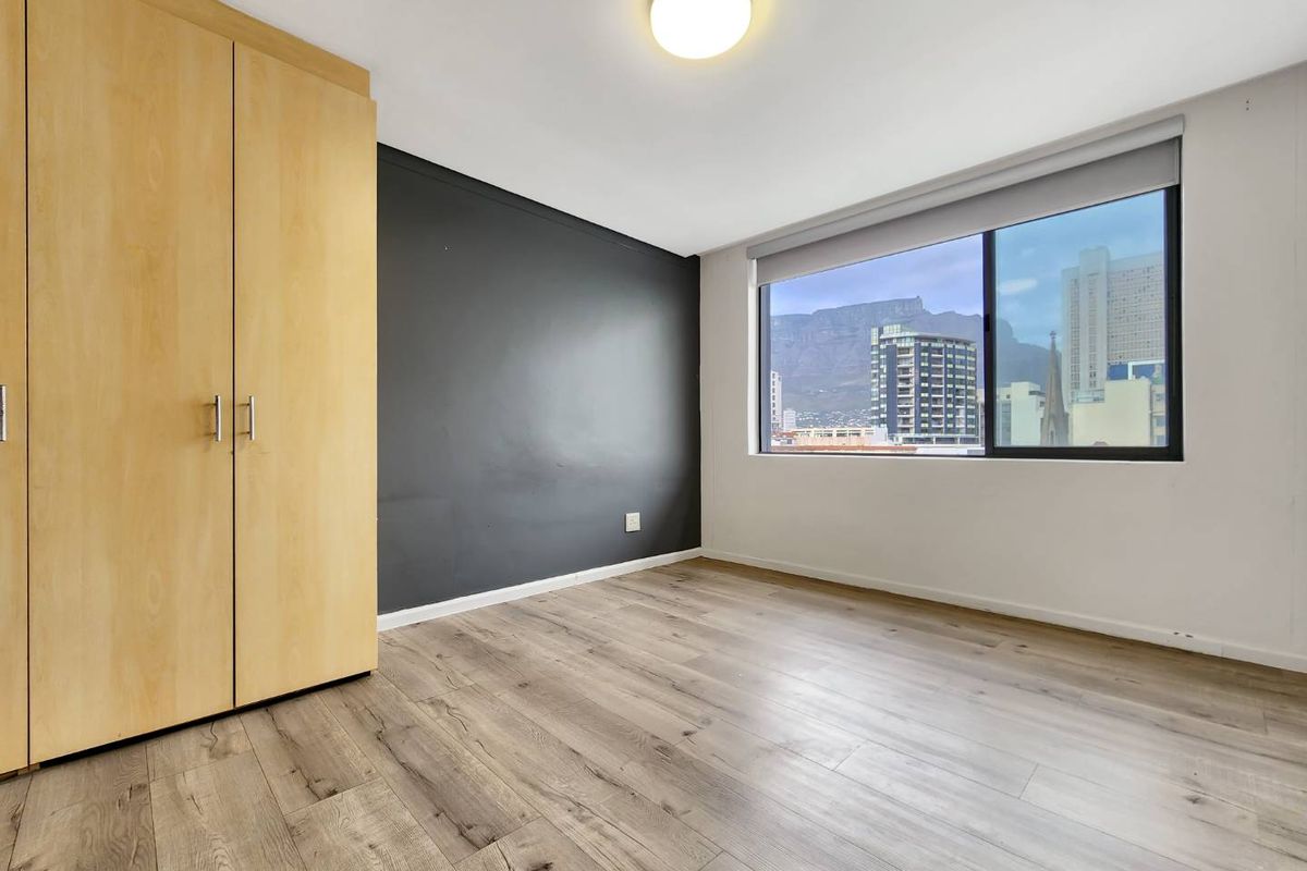 3 Bedroom Apartment in Greenmarket Place - Photo 2