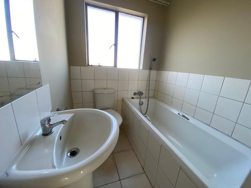 Neat Flat for Sale - Photo 2