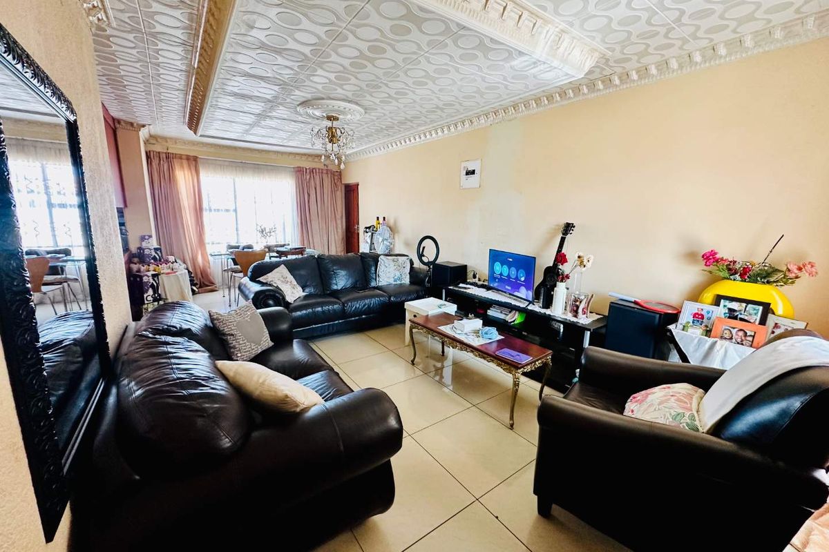 Freestanding Family Home in Mahlasedi park-priced to Move, Ready to View. - Photo 5