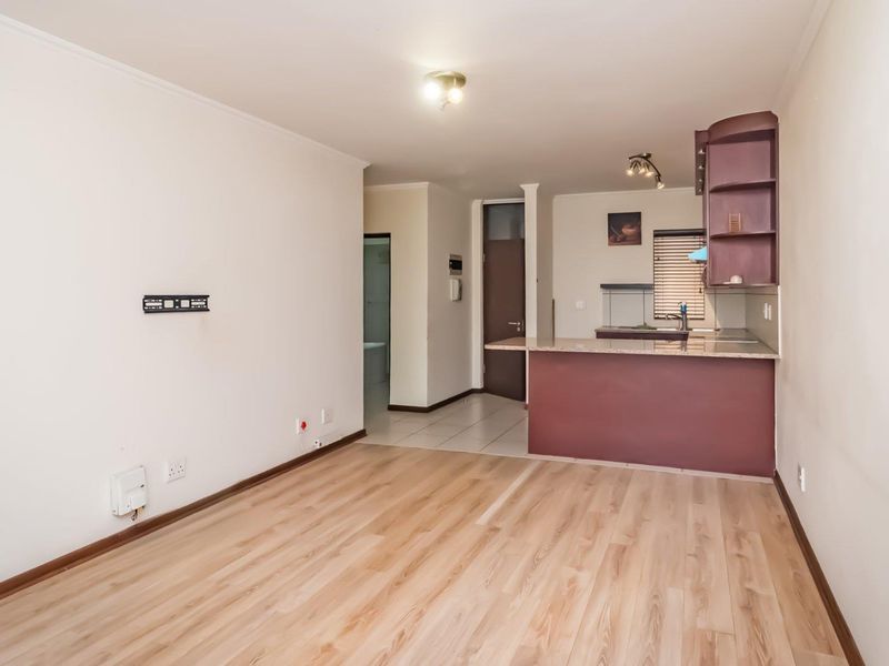 Ground floor gem - Golf course views Await! - Photo 3