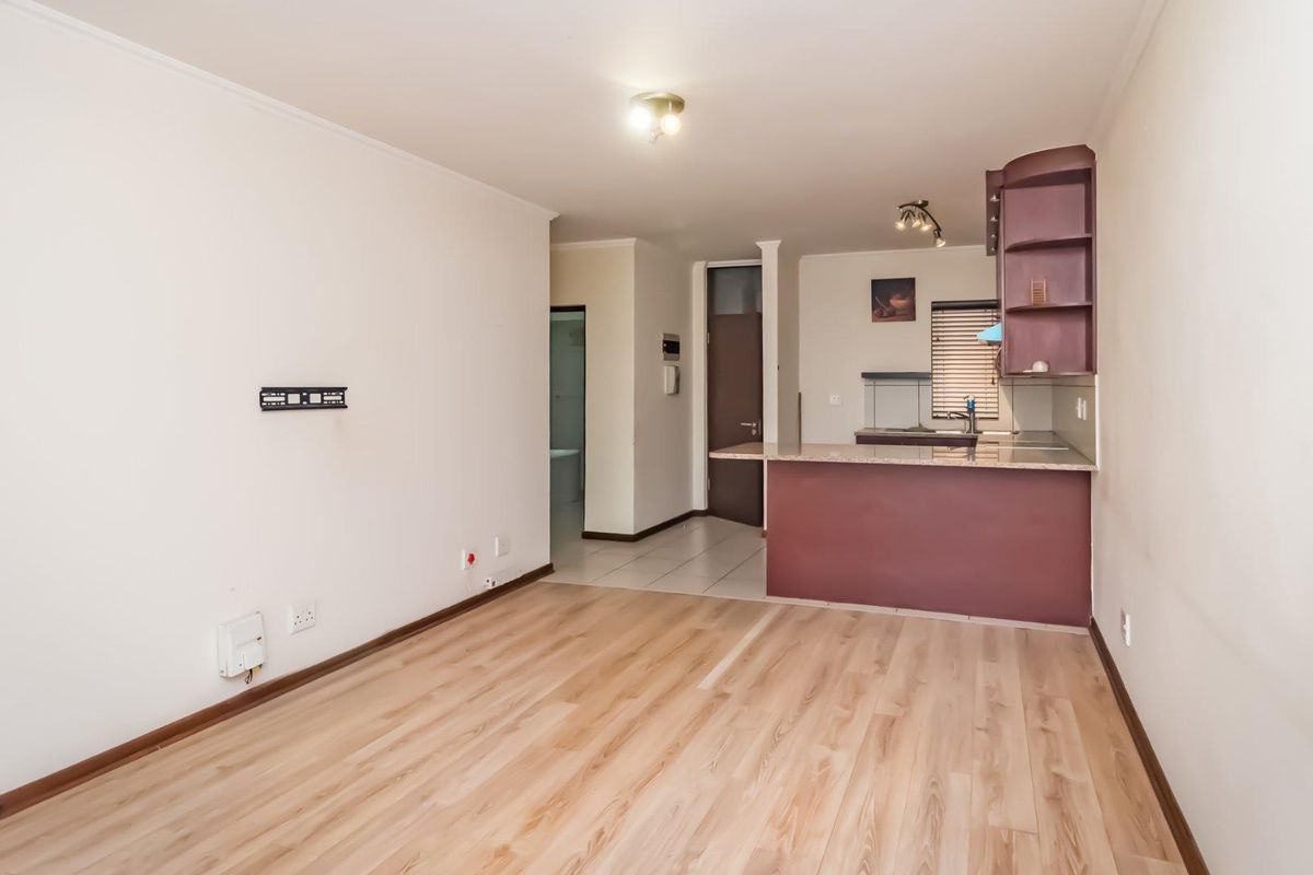 Ground floor gem - Golf course views Await! - Photo 3