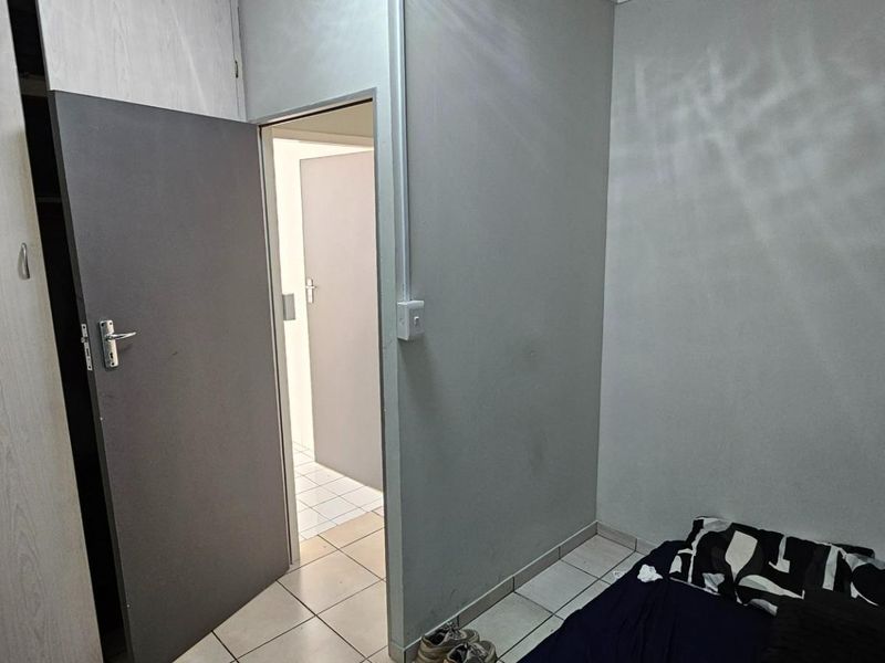 2 Bedroom Flat For Sale - Photo 5