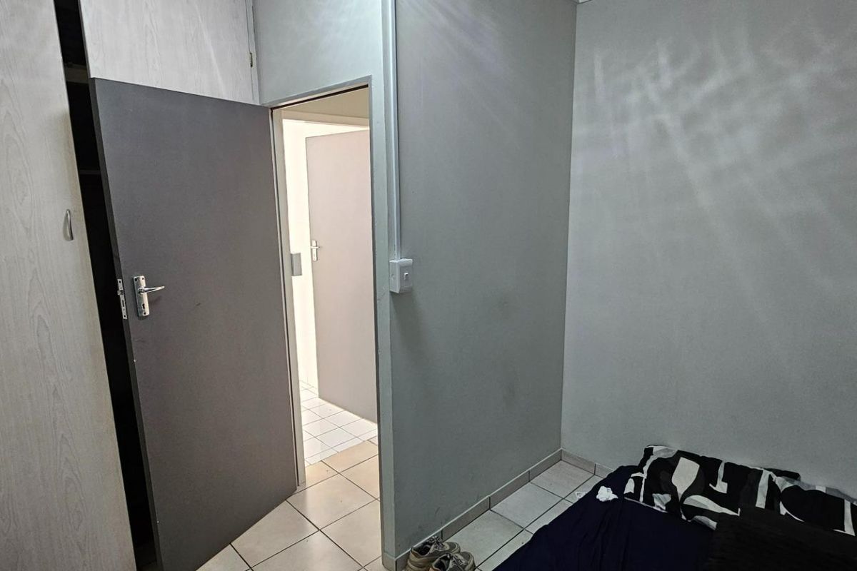 2 Bedroom Flat For Sale - Photo 5