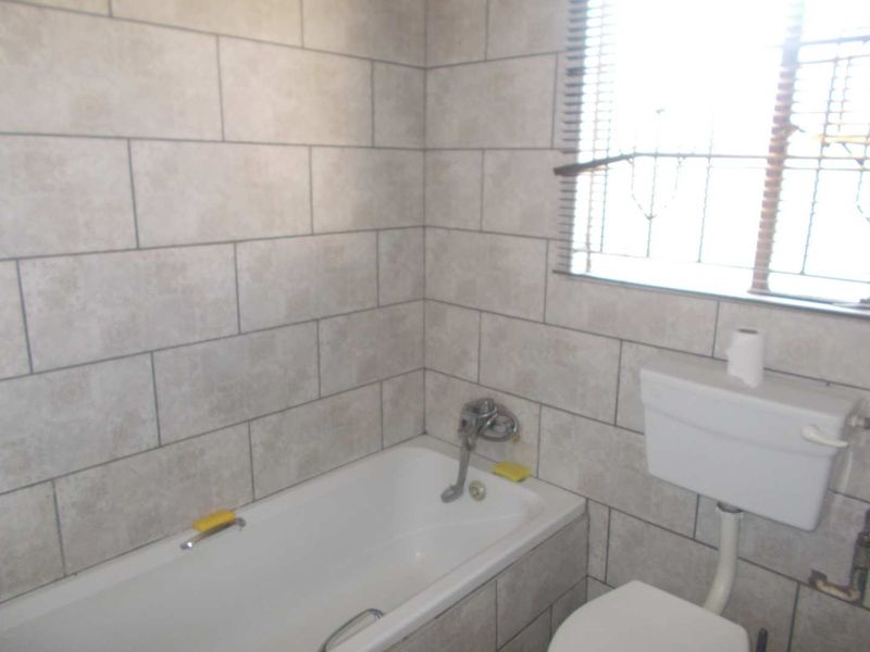 Awesome property looking for a new owner - Photo 10