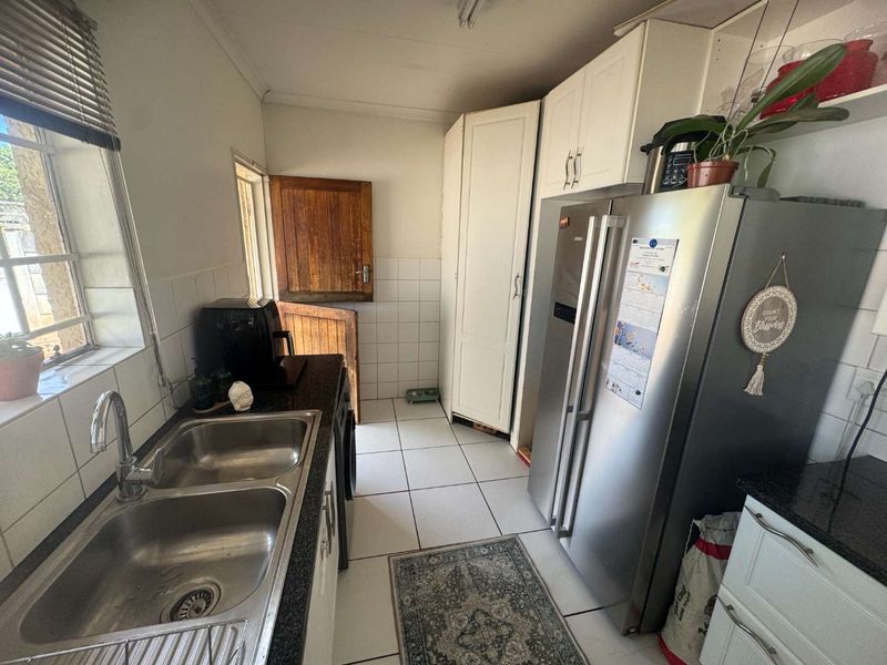 Family Home for Sale - Photo 8