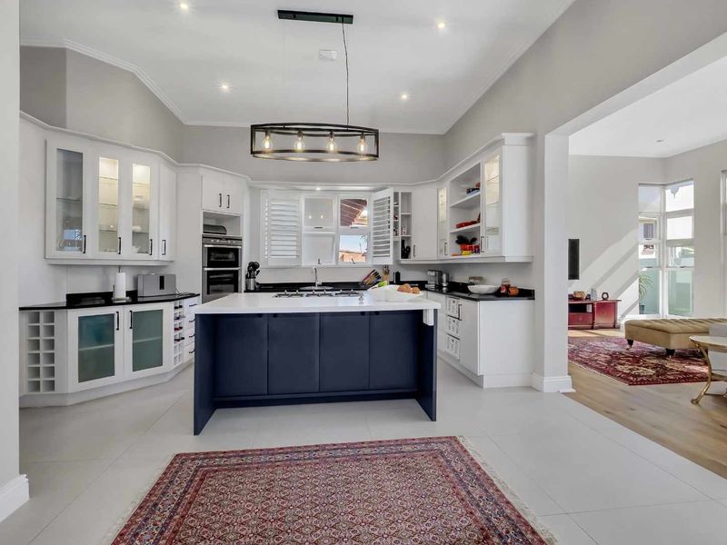 STYLISH 5 BEDROOM RESIDENCE IN DAINFERN VALLEY SECURE ESTATE - Photo 4