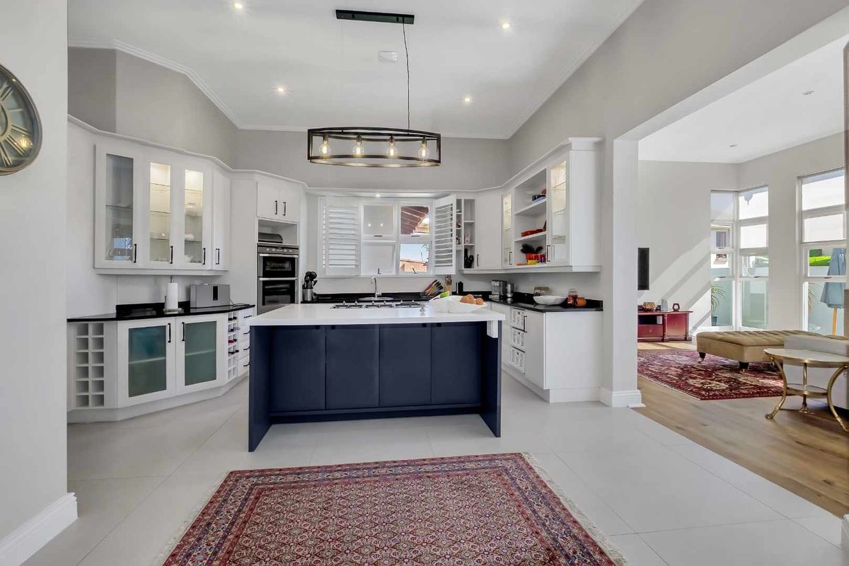 STYLISH 5 BEDROOM RESIDENCE IN DAINFERN VALLEY SECURE ESTATE - Photo 4