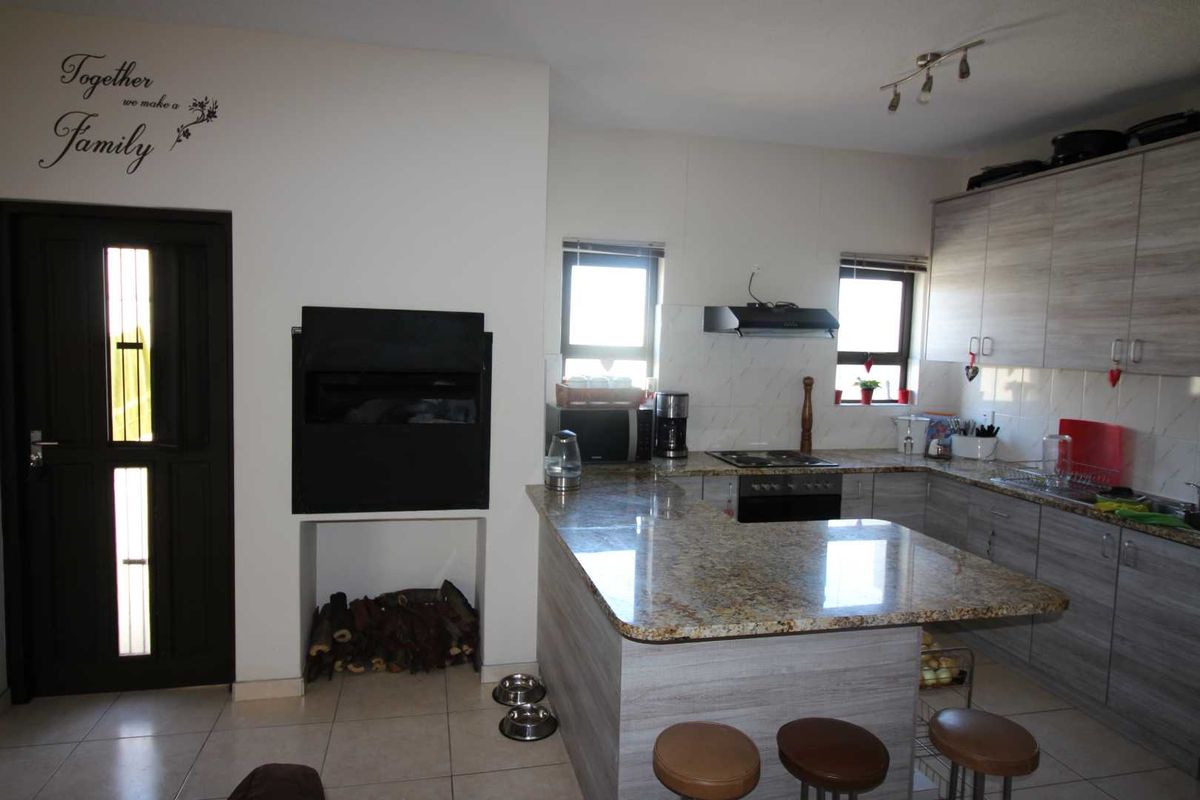 Corner Unit at Gracemere Court, Walvis Bay FOR SALE - Photo 4