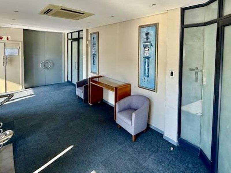 Hendra - Prime 410m2 Commercial Space in Prestigious Building – Versatile & Secure - Photo 10