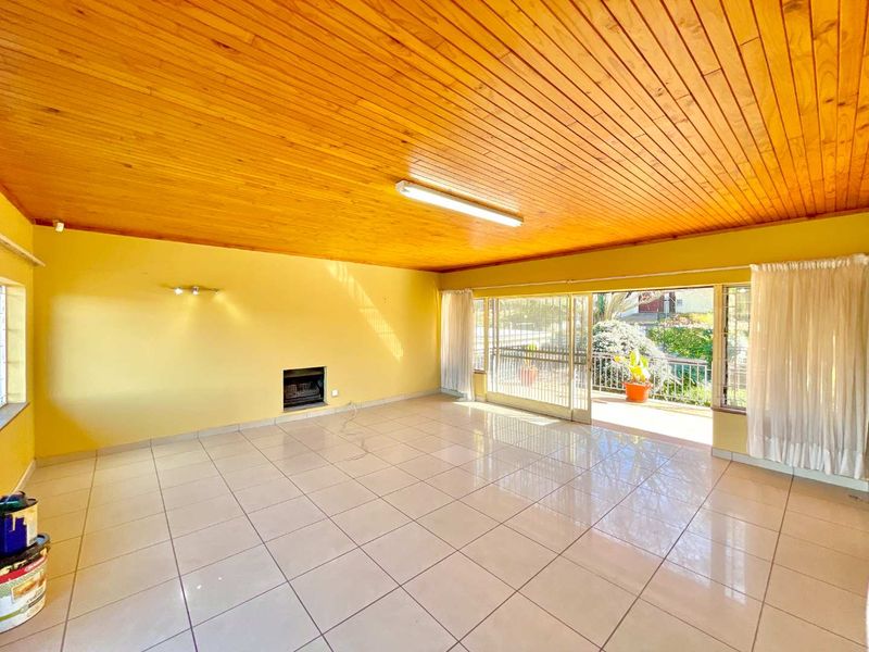 **7-Bedroom, 3-Level Home: Perfect for Dual Family Living or Commune Potential** - Photo 7