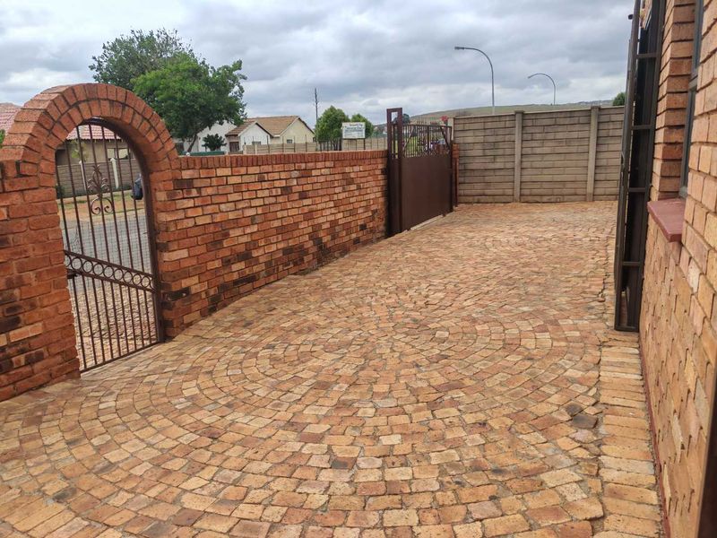 "Space & Comfort: Brick Home with Bonus Outbuilding!" - Photo 6