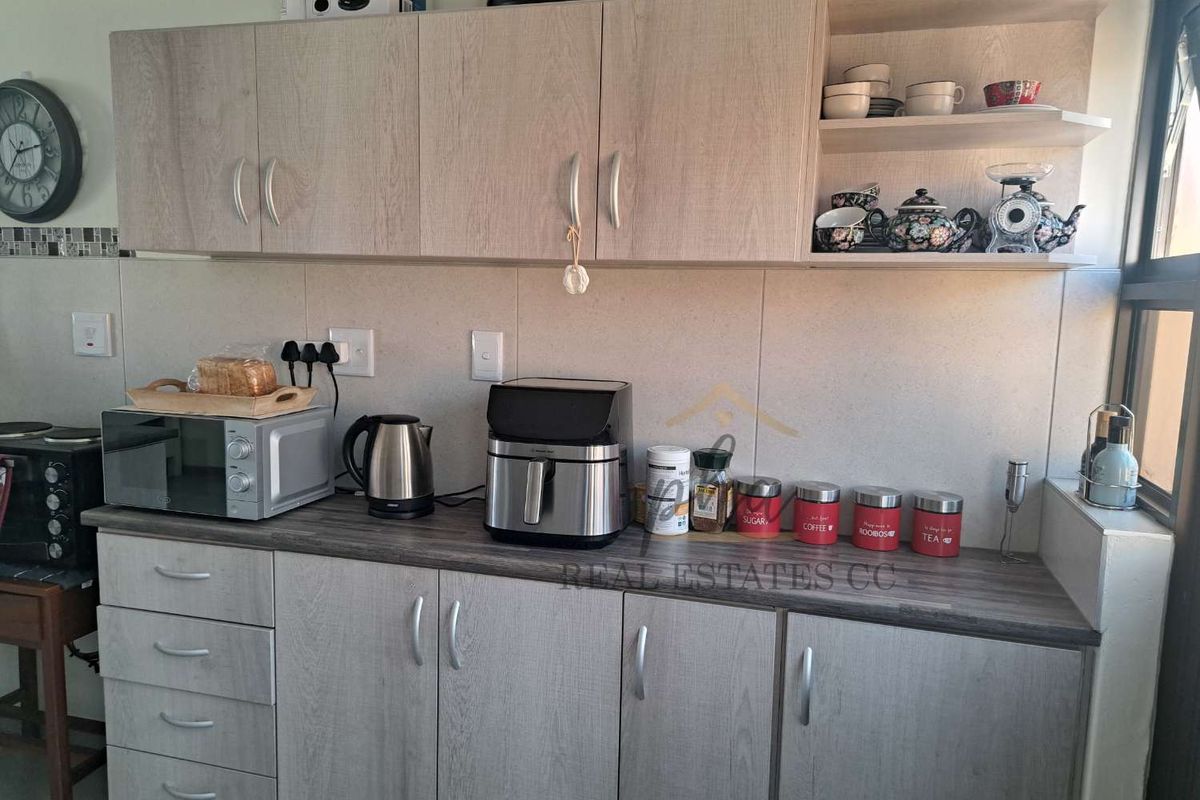 Modern, very neat 2 bedr Townhouse with spacious courtyard for sale in Walvis Bay - Photo 4