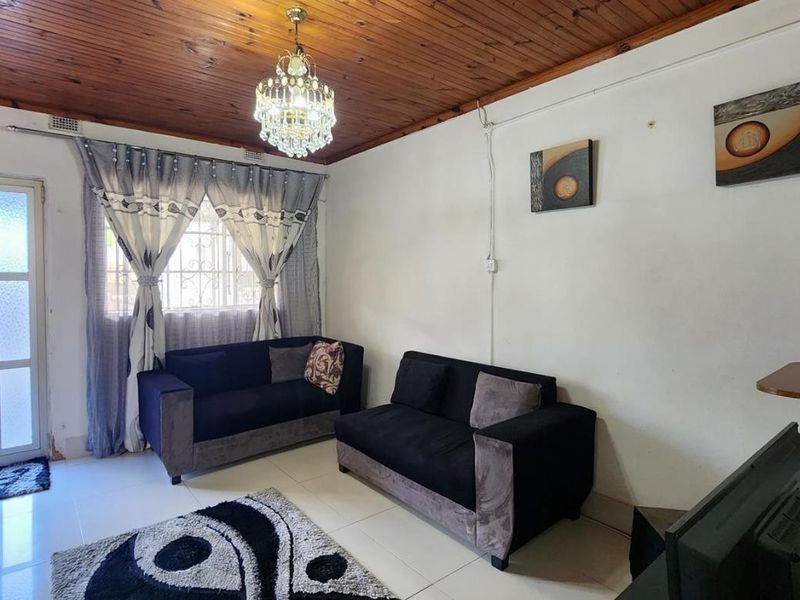 2 Bedroom Home in Moorton with Ample Parking - Photo 5