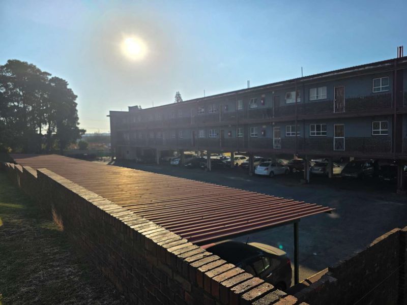 NEAT TOP FLOOR APARTMENT - Photo 5