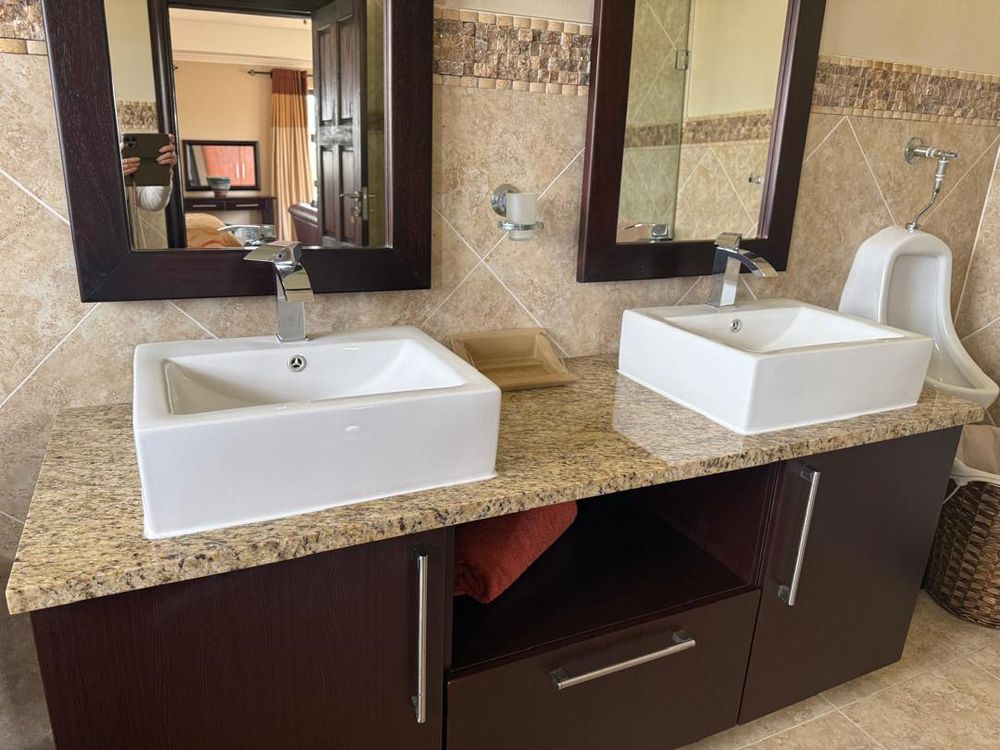 en suite bathroom 1