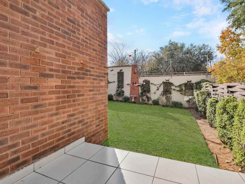 LOCK-UP AND GO LIVING AT ITS FINEST! - Photo 7