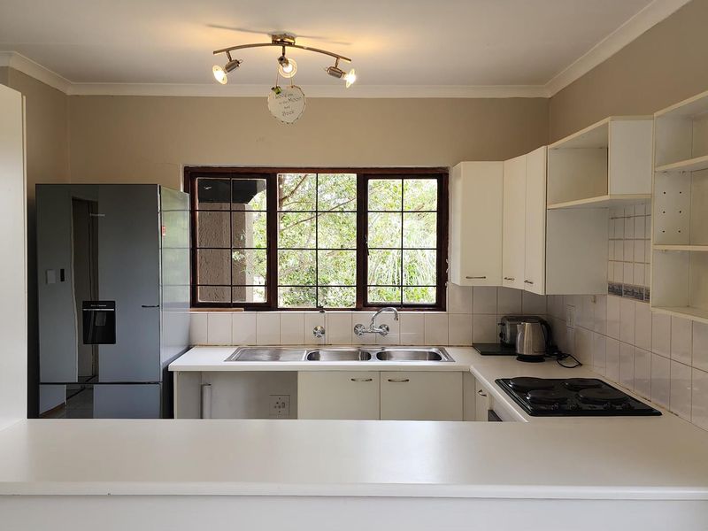 Pet Friendly 2 Bedroom House with lovely garden - Photo 4