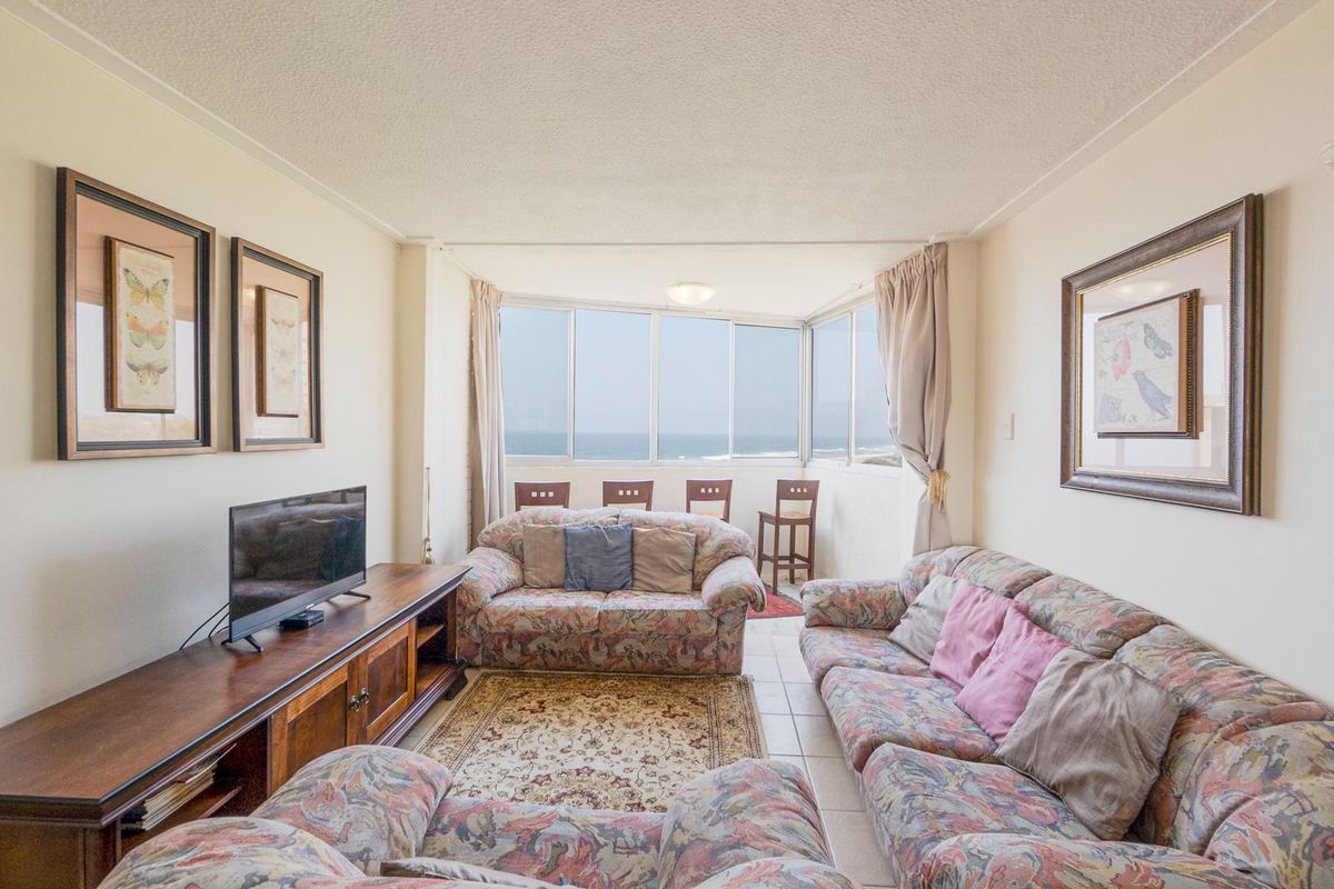 Spacious seaside living - Photo 2