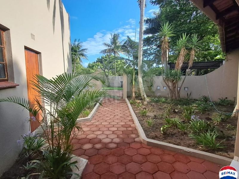 Spacious 5-Bedroom Furnished Contractor Accommodation with Pool, Braai, and Double Garage - Photo 2