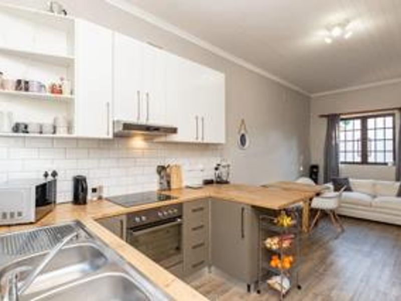 Charming 1-Bed Cottage in the Heart of Muizenberg - Photo 3